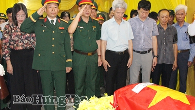 Ceremoni för mottagande och överlämnande av martyren Nguyen Thanh Nhiens kvarlevor.