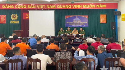 ຮ່າໂນ້ຍ: ບໍລິສັດຂົນສົ່ງຫຼາຍສິບແຫ່ງໄດ້ລົງນາມໃນຄຳໝັ້ນສັນຍາທີ່ຈະປະຕິບັດຕາມລະບຽບການຄວາມປອດໄພໃນການຈະລາຈອນຢ່າງເຂັ້ມງວດ.