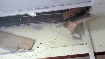 Un pezzo di intonaco è caduto inaspettatamente dal soffitto del pronto soccorso, ferendo un paziente.