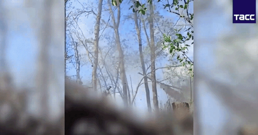 جس لمحے کراسنپول گائیڈڈ میزائلوں نے یوکرائنی فوجی پوزیشنوں کی ایک سیریز کو اڑا دیا۔