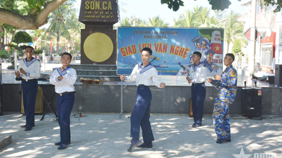 ទីលានលេងសម្រាប់ទាហាននៅលើកោះសើនកា។