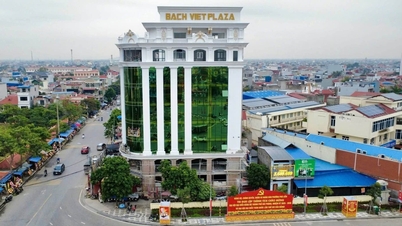 Pengaturan lalu lintas dilakukan untuk memfasilitasi latihan tersebut di Jalan Nguyen Luong Bang.