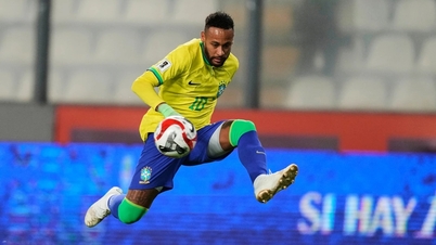 Neymar ha raggiunto la nazionale brasiliana in elicottero privato per prepararsi ai Mondiali.