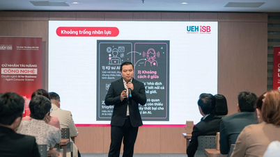 UEH.ISB의 비즈니스 인재를 위한 인공지능 학사 프로그램에는 무엇이 포함되어 있나요?