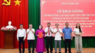 Khai giảng lớp bồi dưỡng, cập nhật kiến thức cho cán bộ lãnh đạo, quản lý cấp xã