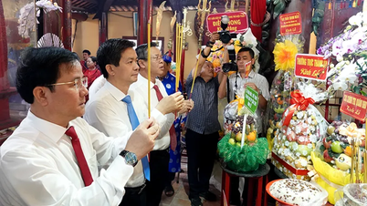 I leader cittadini hanno partecipato alla cerimonia di apertura del festival Ky Yen Thuong Dien presso il tempio Binh Thuy.
