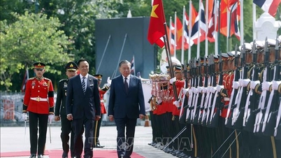 Cerimonia di benvenuto per il Segretario Generale e Presidente To Lam e sua moglie in occasione della loro visita ufficiale nel Regno di Thailandia.