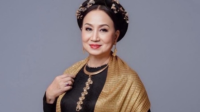 Penyanyi dan Artis Berjasa Hong Van mengimbau kembali kenangan bersama bekas rakan sekerjanya.