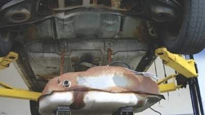 L'aria che penetra nel serbatoio del carburante può causare la separazione delle fasi della benzina E10?