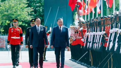 Slavnostní uvítací ceremoniál generálního tajemníka a prezidenta To Lama a jeho manželky na jejich oficiální návštěvě Thajska.