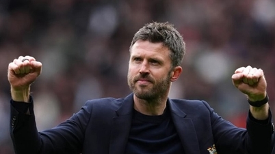 ក្រុម Manchester United សម្រេចបាននូវភាពលេចធ្លោផ្នែកហិរញ្ញវត្ថុ៖ ខណៈដែល Champions League បានជួយសង្គ្រោះពួកគេពីបញ្ហាបំណុល។