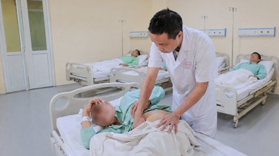 Cụ ông có thận "chui" lên ngực, cơ thể cong như con tôm, xương sườn "ôm nhau", quá khó để tán sỏi qua da