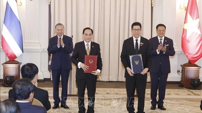 Generální tajemník a prezident To Lam a thajský premiér byli svědky slavnostního podpisu dokumentů o spolupráci mezi oběma zeměmi.