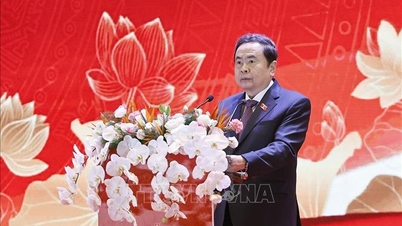 Předseda Národního shromáždění Tran Thanh Man: Spokojenost lidí je měřítkem výkonu lidových rad na všech úrovních.
