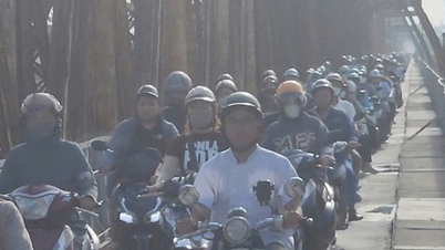 Il ponte Long Bien è ora aperto al traffico, alleviando circa il 70% del traffico motociclistico che in precedenza veniva deviato dal ponte Chuong Duong.