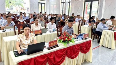 Simpozion al Comitetului Executiv al Comitetului de Partid al Comunei Nam Cam Ranh
