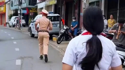 A student taking the 10th grade entrance exam mistakenly identified their exam location just before the test papers were distributed; traffic police 'rescued' them in 3 minutes.
