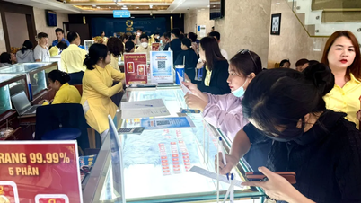 On the afternoon of May 28th, gold prices fell further by 1.2-1.5 million VND per tael.