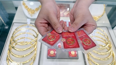 Ceny zlata nadále prudce klesaly a zlaté slitky klesly na 157,8 milionu VND za tael.