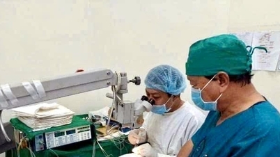 Les 30 et 31 mai, la province de Lam Dong a offert des examens et des interventions chirurgicales oculaires gratuits aux patients pauvres et âgés.