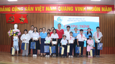 Abbiamo donato 20 pacchi regalo a bambini orfani nel quartiere di Bac Nha Trang.