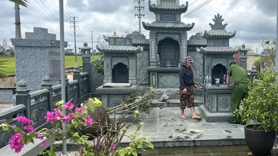মানসিকভাবে অসুস্থ লোকটি কবরস্থানের বেশ কয়েকটি কবর ভাঙচুর করেছে।