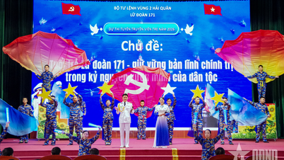 ເຈົ້າໜ້າທີ່ສະຫະພັນຊາວໜຸ່ມ ແລະ ນັກໂຄສະນາຂອງກອງທັບເຮືອເຂດ 2 ແຂ່ງຂັນ.