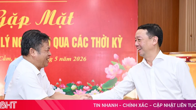 ແຂວງຮ່າຕິ້ງຈັດກອງປະຊຸມກັບພະນັກງານບໍລິຫານທີ່ອອກກິນເບ້ຍບຳນານຈາກຫຼາຍຍຸກສະໄໝ.