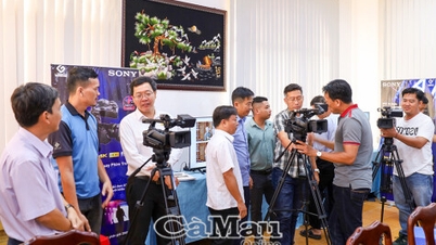 Zlepšete si své filmové a fotografické dovednosti tak, abyste splňovali moderní novinářské trendy.