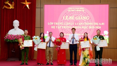 ພິທີປິດຫຼັກສູດທິດສະດີການເມືອງລະດັບປານກາງ A.01 (ຫຼັກສູດເຕັມເວລາ), ປະຈຳປີ 2025-2026.
