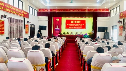 Pertemuan antara perwakilan Dewan Rakyat di tingkat provinsi dan komune dengan para pemilih di komune Sin Ho.