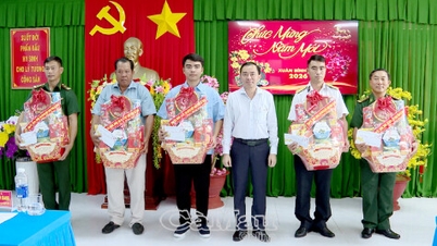 Pulau Hon Chuoi berdiri kokoh di garis depan deburan ombak.