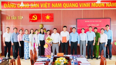Đảng ủy xã Tân Tập tiếp nhận Chi bộ Trường THPT Đông Thạnh