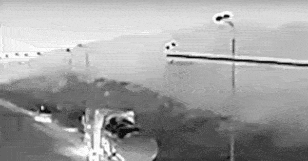 Un video mostra droni ucraini che attaccano un convoglio logistico russo in movimento.