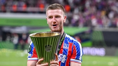 Adam Wharton bersinar di Eropah: Satu kenyataan yang tegas kepada Manchester United.