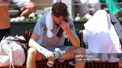 Jannik Sinner bricht bei den French Open zusammen: Ein Schock als Folge eines körperlichen Albtraums.