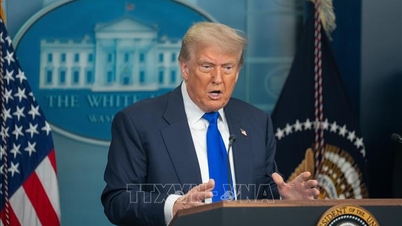 USA: 35 bývalých federálních soudců doporučuje znovuotevření žaloby prezidenta Trumpa proti IRS.