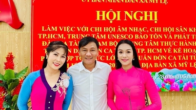 Lidový umělec Tan Giao a Hoang Tan stojí bok po boku při zachování dědictví od kořenů komunity.