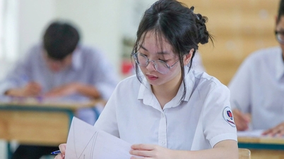 I morse (29 maj) slutförde nästan 125 000 elever i Hanoi procedurerna för att göra inträdesprovet till tionde klass i offentliga gymnasieskolor.