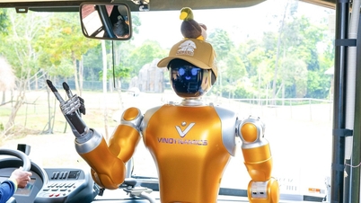 Humanoidní robot od společnosti VinDynamics prochází testováním v reálném světě ve Vinpearl Safari Phu Quoc: Významný krok vpřed pro vietnamskou umělou inteligenci.