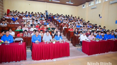 Eröffnungszeremonie des 29. Jugend-Informatikwettbewerbs der Provinz Ninh Binh