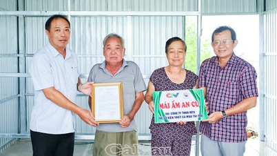 Il signor e la signora To Van Xieu hanno finalmente la gioia di avere una casa tutta loro.