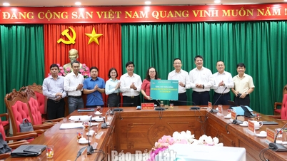ຜູ້ນຳຂອງຄະນະກຳມະການປະຊາຊົນແຂວງໄດ້ເຮັດວຽກຮ່ວມກັບບໍລິສັດປຸ໋ຍເຄມີ ແລະ ສານເຄມີປິໂຕຣເຄມີ ໃນໂຄງການລົງທຶນທີ່ໄດ້ສະເໜີໄວ້.