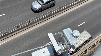 Come vengono installate le 78 telecamere con intelligenza artificiale sull'autostrada Van Ninh - Cam Lo?