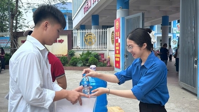 Garantire sicurezza e comodità ai candidati che sostengono l'esame di ammissione alla decima classe nel comune di Dai Thanh.