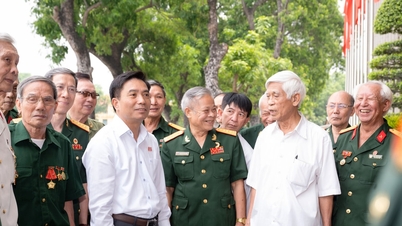 Il vicepresidente dell'Assemblea nazionale, il tenente generale Nguyen Doan Anh, ha incontrato la delegazione del Museo dei soldati rivoluzionari catturati e imprigionati dal nemico.