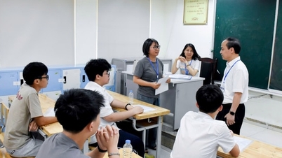 Sáng nay, thí sinh Hà Nội làm thủ tục dự thi lớp 10