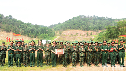 Il generale Truong Thien To ispeziona e valuta la situazione presso la 113ª Brigata delle Forze Speciali.