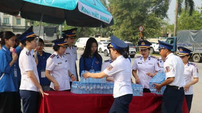 615 candidati erano assenti il ​​giorno dell'iscrizione all'esame di ammissione alla decima classe ad Hanoi.