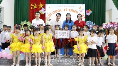 Gemeente Quang Hung: Cadeaus uitgedeeld aan 1.271 kinderen ter gelegenheid van de Internationale Dag van het Kind.